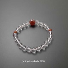 数珠ブレス 親・2天メノウ(親玉に般若心経彫り入り)、主玉透明水晶8mm、ピンクゴム通しの画像