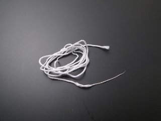 数珠用中糸 先端加工済み 1m（白）5号 の画像