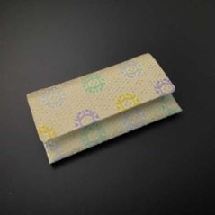 正絹２つ折り数珠入れ 白っぽい金茶地G-nh2の画像