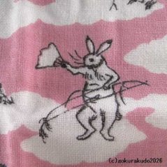 ガーゼタオルハンカチ 鳥獣人物戯画（猿追い）ピンク画像