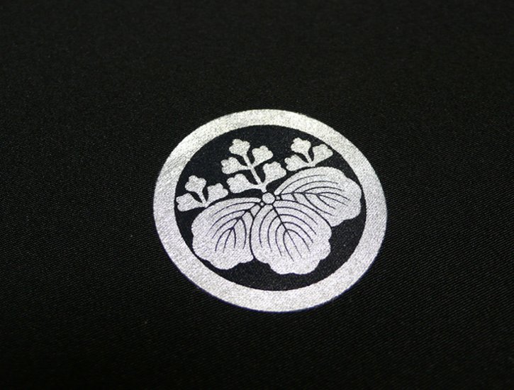 【男性・女性・子ども用】　シルバー箔 貼り紋[素材：アルミ箔、下地：綿] ＜貼ったり剥がしたりできるタイプ＞　6枚入り　※ご希望の家紋を指定して注文ができます画像