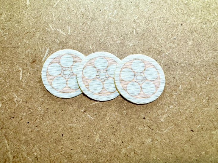 【男性・女性・子ども用】 絽（夏用）色紋 貼り紋[素材：絹（シルク）] 【★３枚入り】黒地以外の色の着物に＜貼ったり・剥がしたりできるタイプ＞　1ッ紋・３ッ紋用　※家紋は選べます。画像