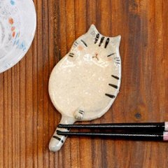 豆屋　箸置き豆皿（ねこ　目閉じ　ハイトラ）の画像