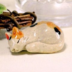 豆屋　箸置き（ねこ　まるまり　ミケ赤茶）の画像