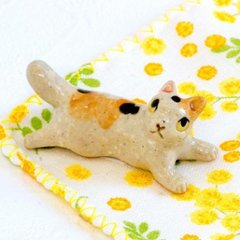 豆屋　箸置き（ねこ　ひらめ横向き　ミケ赤茶）画像