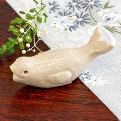 豆屋　箸置き（シロイルカ　およぎ）の画像
