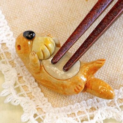 豆屋　箸置き（ラッコ　貝）の画像