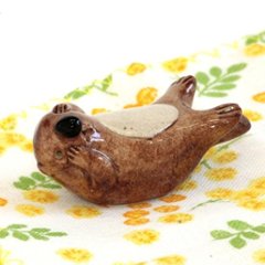 豆屋　箸置き（ラッコ　よこ）の画像