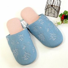 ハノカ　線画刺繍スリッパ　サックス　約23～24.5cmの画像