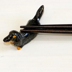 豆屋　箸置き（ミニチュアダックス　ブラック＆タン）画像