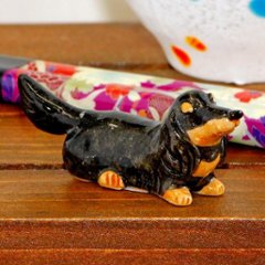 豆屋　箸置き（ミニチュアダックス　ブラック＆タン）画像