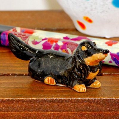 豆屋　箸置き（ミニチュアダックス　ブラック＆タン）の画像