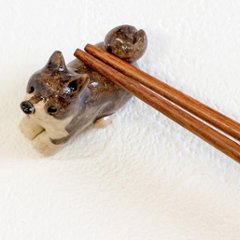 豆屋　箸置き（柴犬　ゴマ　おすわり　前足揃え）画像