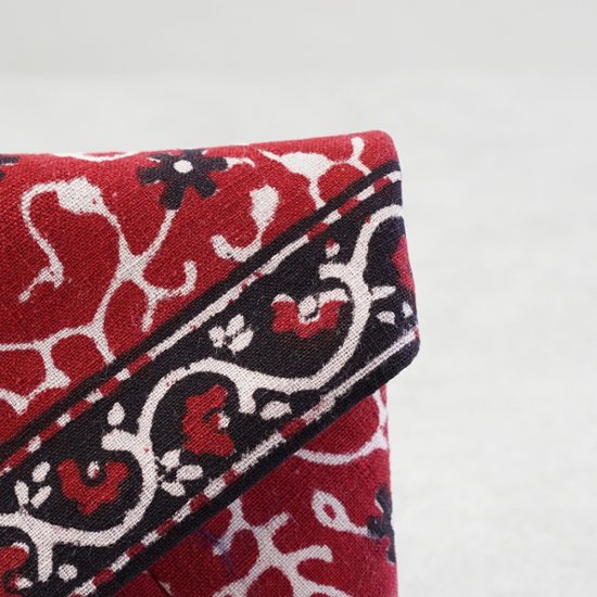 数寄屋袋39　インド型押し更紗　赤画像