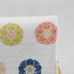 懐紙入れ53　「西陣織」梅華紋亀甲花菱画像