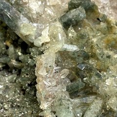 天然石  ガネーシュヒマール産 ヒマラヤ水晶 クラスター  クローライトINクォーツ  限定品 935画像