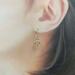 天然石 ペリドット ピアス  (25118)  ハンドメイド  シルバー磨き用布付画像