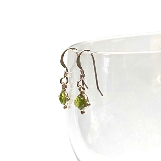 天然石 ペリドット ピアス  (25118)  ハンドメイド  シルバー磨き用布付画像