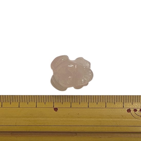 天然石 ローズクォーツ  蛙  カエル 置物（2602）「おまかせ品」オーガンジー巾着付き画像