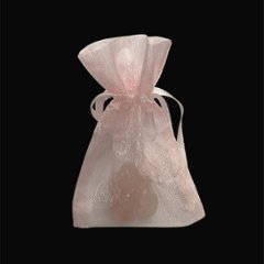 天然石 ローズクォーツ  蛙  カエル 置物（2602）「おまかせ品」オーガンジー巾着付き画像