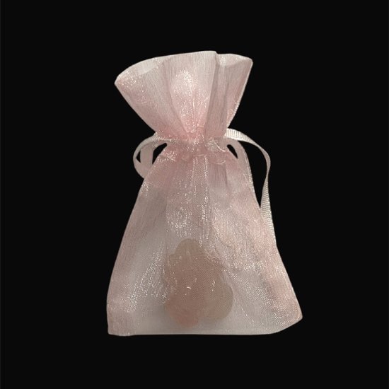 天然石 ローズクォーツ  蛙  カエル 置物（2602）「おまかせ品」オーガンジー巾着付き画像