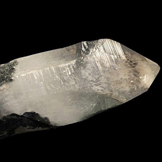 天然石  ガネーシュヒマール産  ヒマラヤ水晶 クラスター  クローライトINクォーツ（2645）プレート付き画像