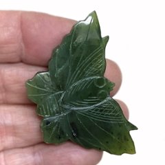 天然石 ネフライト 軟玉翡翠 蝶（26112）手彫り 彫刻　画像