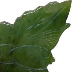 天然石 ネフライト 軟玉翡翠 蝶（26112）手彫り 彫刻　画像