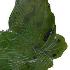 天然石 ネフライト 軟玉翡翠 蝶（26112）手彫り 彫刻　画像