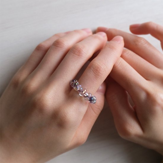 ファルファーレをふんだんに使ったリングにもなるイヤカフ画像