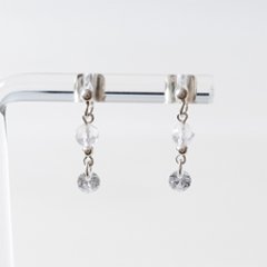多面カットのローズクォーツとクリアのジルコニアが輝くSILVER925ピアスの画像