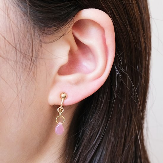 オパールピンクのチェコビーズのイヤリング画像