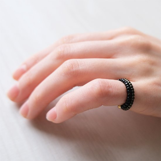 小さなビーズのイヤカフ画像