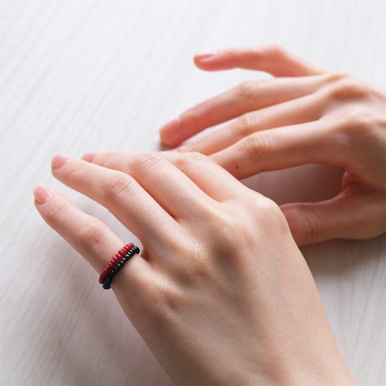 小さなビーズのイヤカフ画像