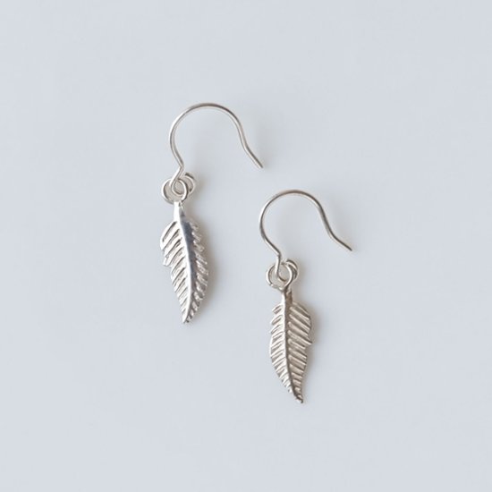 リーフモチーフのSILVER925ピアス画像