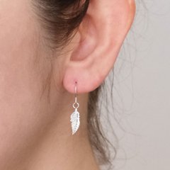 リーフモチーフのSILVER925ピアス画像