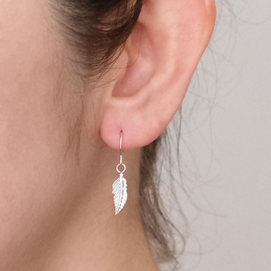 リーフモチーフのSILVER925ピアス画像