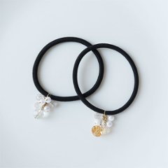 様々な形のビーズのヘアゴムの画像