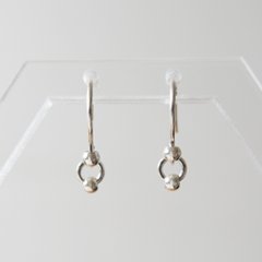 SILVER925ボール玉をセットしたピアスの画像