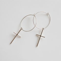 フープとクロスモチーフのSILVER925ピアスの画像