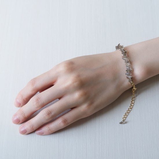 クォーツをふんだんに使用したブレスレット画像