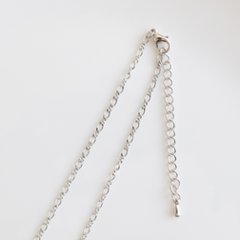 シンプルなドロップネックレス画像