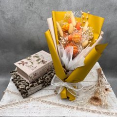 ドライフラワーおまかせ花束 Mサイズ オレンジ系の画像