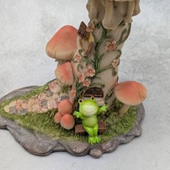 きのこのおうちとカエルのガーデンオーナメント画像