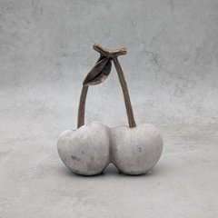 セメントチェリーオブジェの画像