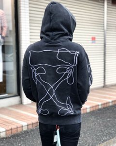 Off-White オフホワイト ABSTRACT ARROWS HOODIE グレー パーカーの画像