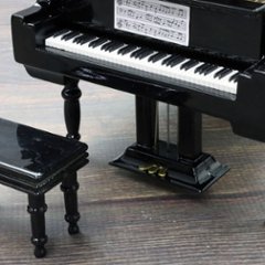 ミニチュア楽器 グランドピアノ ブラック 全長18cm 専用ケース付き 画像