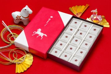 ＜予約商品12/18以降発送＞山田屋まんじゅう15個入　御年賀干支特別包装商品画像