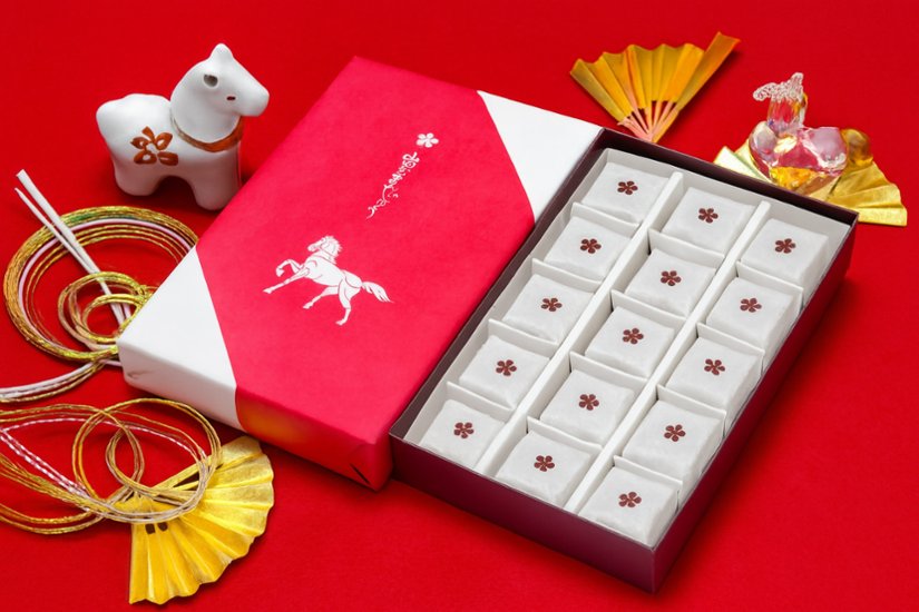 ＜予約商品12/18以降発送＞山田屋まんじゅう15個入　御年賀干支特別包装商品画像