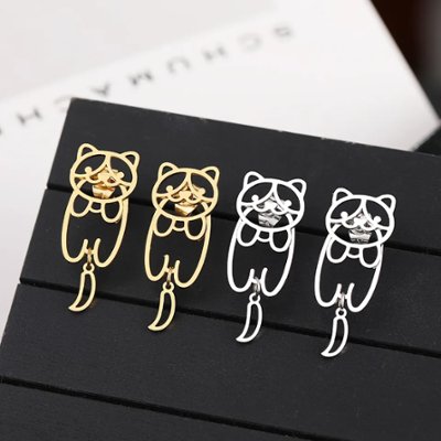 【全2色】ゆらゆらにゃんこのピアスの画像